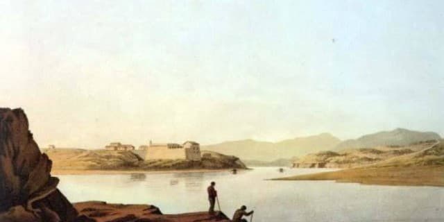 Grabado de 1818 por George Landmann que retrata la desembocadura del río Mira, con el Fuerte de São Clemente y el asentamiento de Villa Nova de Milfontes en el centro.